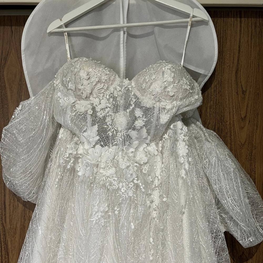 Elegant White Floral Wedding Dress